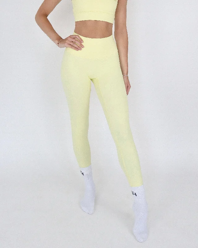 PERFORMANCE LEGGINGS - BLONDE