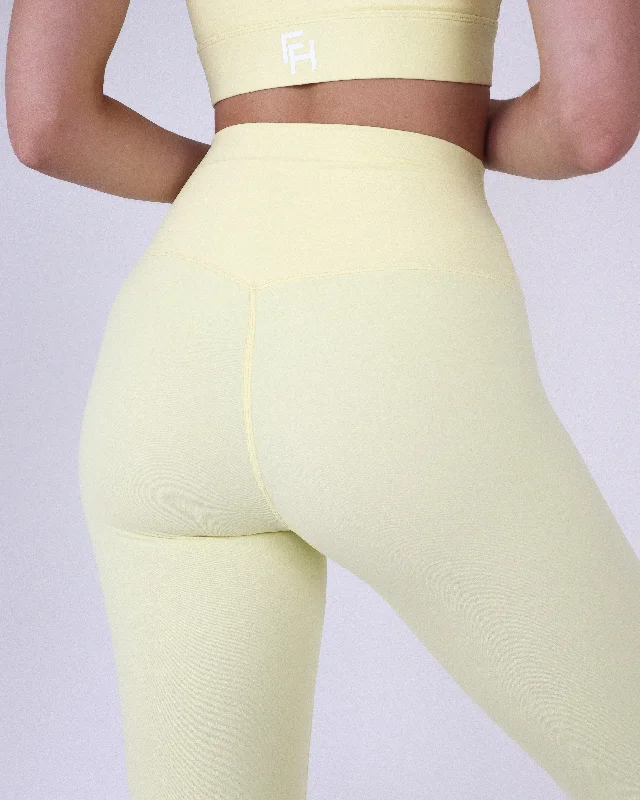 PERFORMANCE LEGGINGS - BLONDE